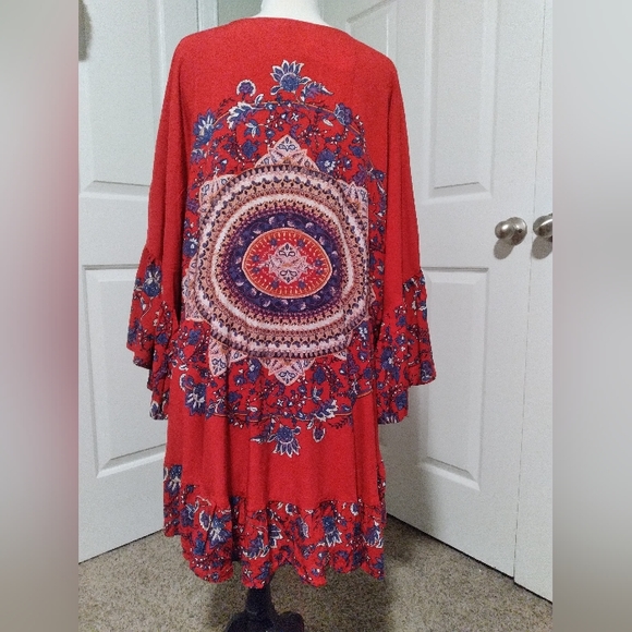 NWT Aveology Plus Size Frankie Frill Crimson Tunic Size 22/24 - Picture 2 of 5